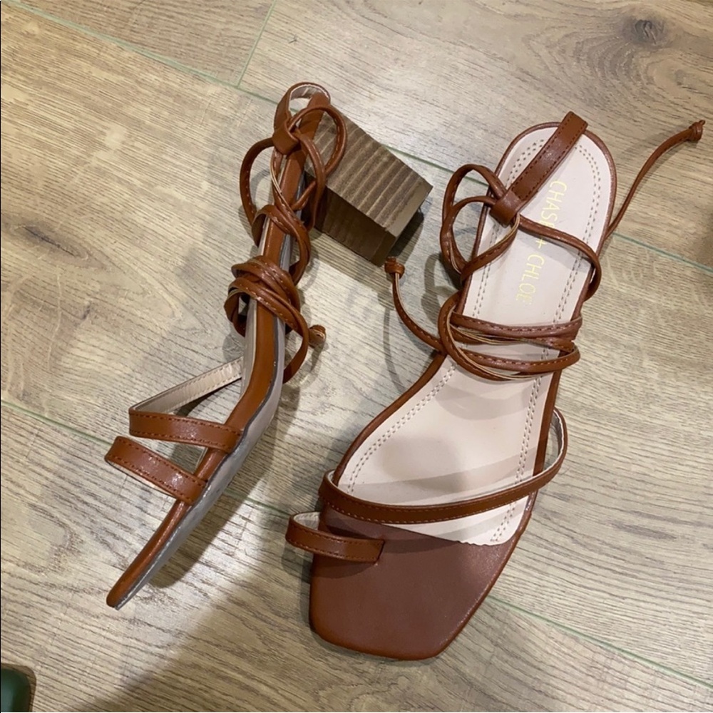 RePoshing Brown lace heels